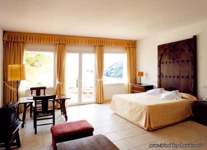 Hotel Rocamar Кадакес Стая снимка