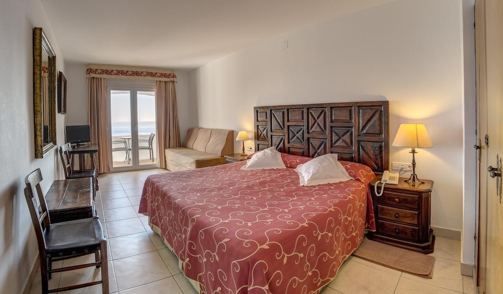 Hotel Rocamar Кадакес Стая снимка