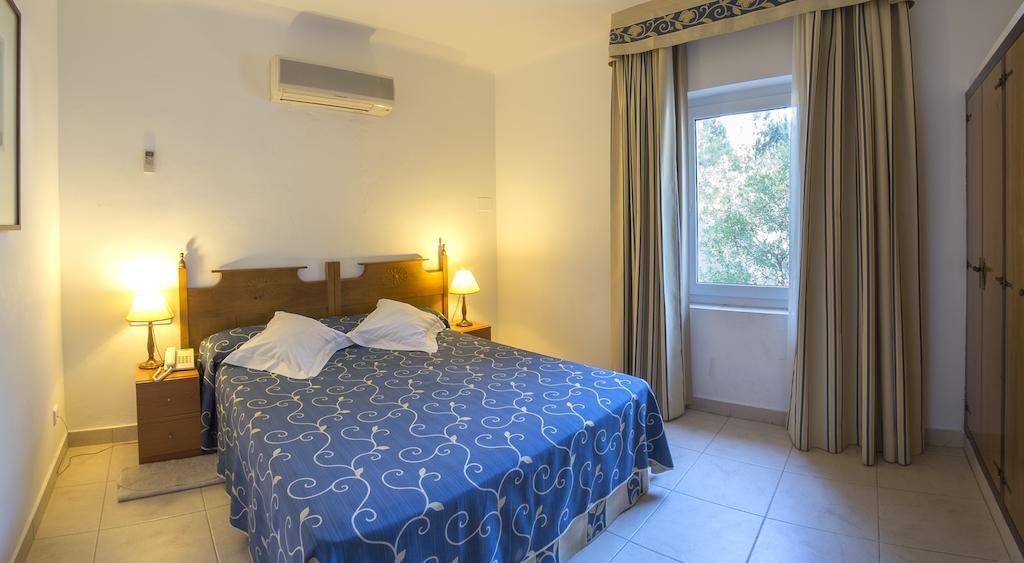 Hotel Rocamar Кадакес Стая снимка
